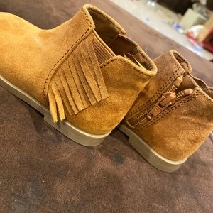 Old Navy toddler girls size 5 tan boots